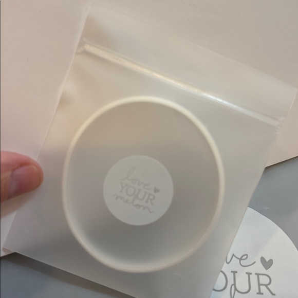 NWT Love Your Melon Sterling Monochrome Mega Pom Beanie Hat - Picture 8 of 9